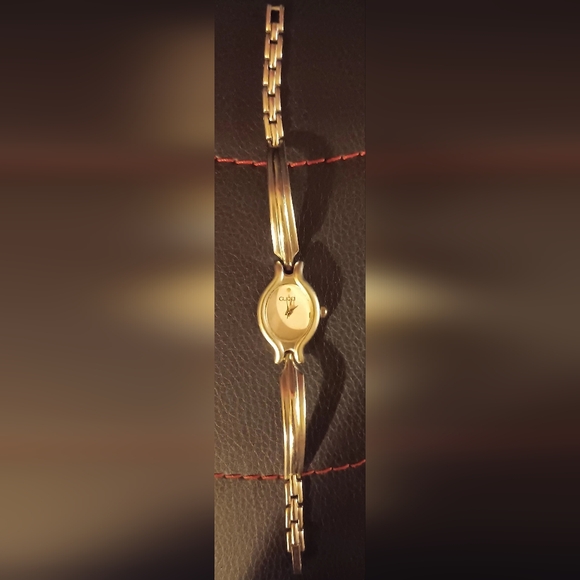 WOMENS GUCCI WATCH 9000L - Picture 2 of 7